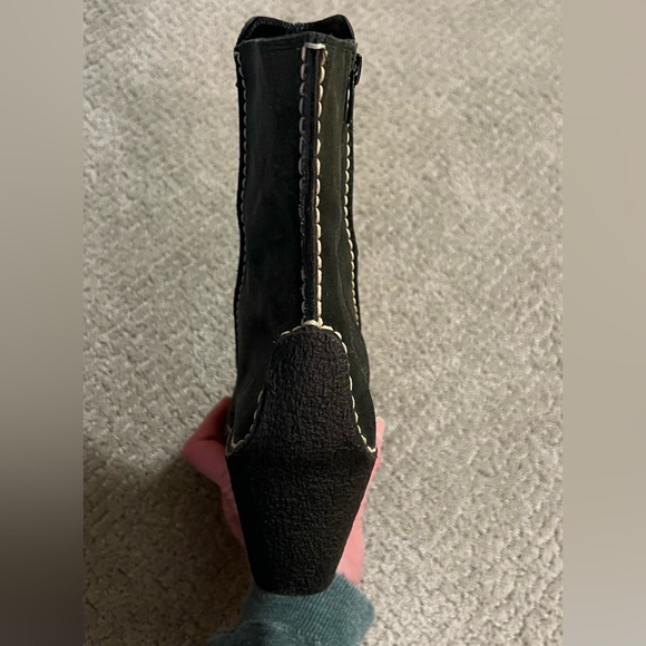 pons|quintana olive green suede boot w/crepe sole. - Picture 3 of 7